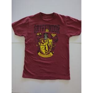 Used Harry Potter Gryffindor House Crest Men's Sm T-shirt Maroon